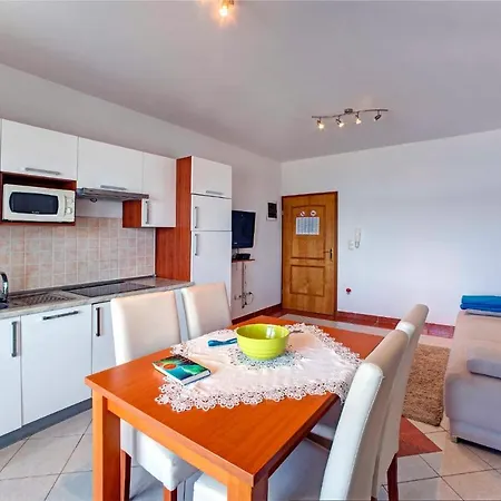 Ere Apartment Srima Exterior photo