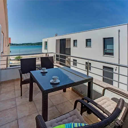 Ere Apartment Srima Exterior photo